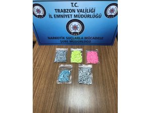 İstanbul’dan getirdikleri uyuşturucu ile Trabzon’da yakalandılar
