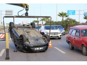 Takla attığı otomobili bırakıp kaçtı