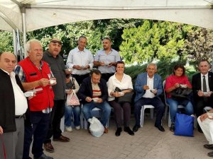 ANKONDER aşure dağıttı