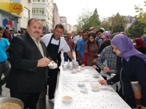 Post-Der bu kez mektup değil, aşure dağıttı