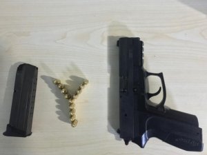 Uygulamada ruhsatsız tabanca ele geçirildi