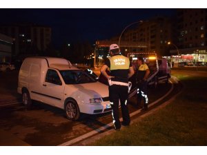 Hafif ticari araç takla attı: 1 yaralı