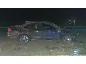 Takla atan otomobil refüje çıktı: 4 yaralı