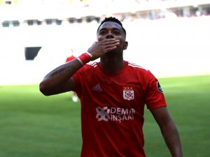 Robinho resmen Medipol Başakşehir’de