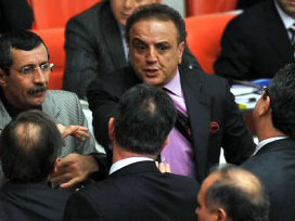 Sırrı Sakık'a oh olsun dediler