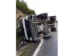 Ordu’da kamyon devrildi: 2 yaralı