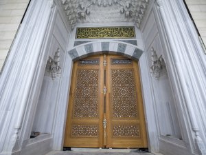 Çamlıca Camisi'nin 6 tonluk kündekari kapısı Konya'dan
