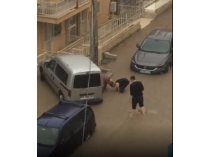 İzmir’i, dakikalar içerisinde etkili olan sağanak vurdu