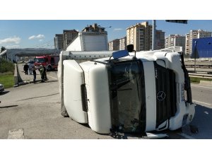 Samsun’da tır devrildi: 1 yaralı
