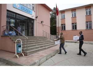 ETO'dan öğrencilere ayakkabı yardımı