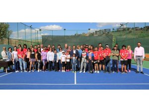Uşak Belediyesi Tenis Turnuvası başladı