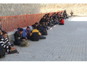 Başkale’de 161 yabancı uyruklu kaçak şahıs yakalandı