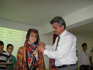 Başarılı öğrenciler altınla ödüllendirildi