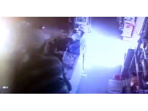 Ekmek büfesinde hırsızlık kamerada
