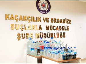 Kaçak içkileri yabancı bandrolle piyasa süren şahıs yakalandı
