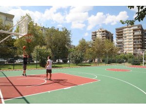 Bayraklı’da basketbol sahaları yenileniyor