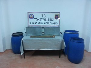 Sahte içki imalatçısı jandarmaya yakalandı