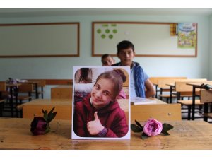 Bisikletten düşerek ölen Zeynep, son yolculuğuna uğurlandı