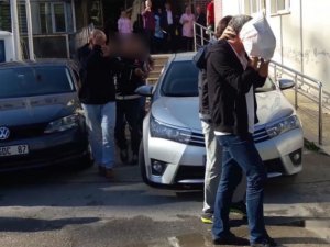Evin salonunda, ’Esrar Havuzu’
