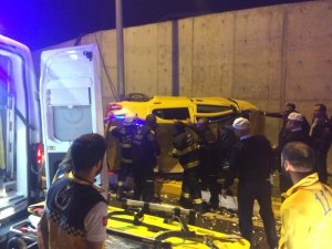 Takla atan aracı içine sıkışan taksiciyi itfaiye kurtardı