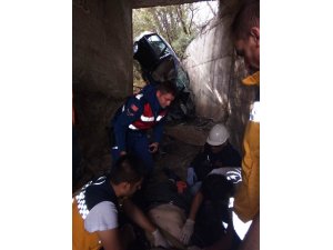 Otomobil menfeze uçtu; 1 ölü 2 yaralı