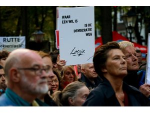 Hollanda'da kamu çalışanlarından hükümet karşıtı protesto