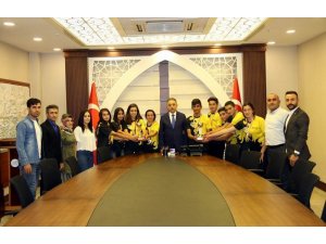 Raftingcilerden Vali Toprak’a ziyaret