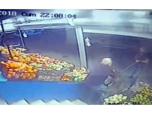 İki pitbull köpeği yaşlı adamın kolunu kaptı, dehşet anları kamerada