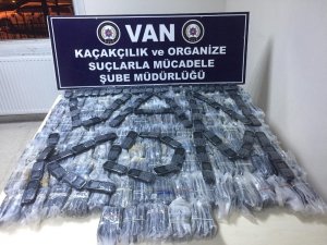 Van’da kaçak cep telefonu operasyonu