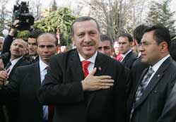Başbakan geldi Alo 150 kilitlendi
