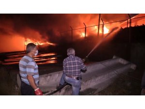 Lastik deposunda korkutan yangın