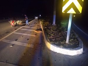 3 tekerlekli motosiklet devrildi: 2 yaralı