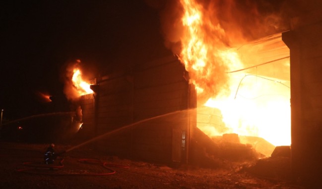 Kahramanmaraş'ta iplik fabrikasında büyük yangın!