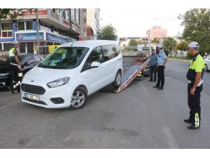 Uygunsuz park eden araçlar otoparka çekildi