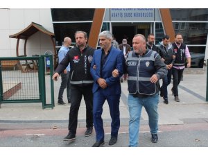 Suriyeli telefon satıcısını gasp ettiler