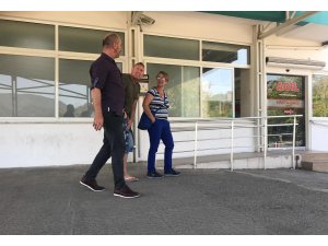 İrlandalı turist çaldığı pırlantayı yuttu