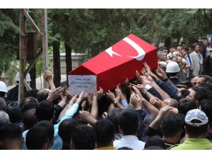 Konya’da kovalamacada şehit olan polis son yolculuğuna uğurlandı