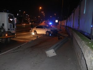 Beyoğlu’nda kaza yapan sürücü aracını bırakıp kaçtı