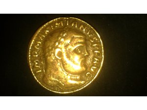 Altın sikkeleri çeyiz sandığına saklamışlar