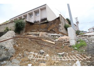 GÜNCELLEME - Ordu'daki sağanakta bir okulun bahçe duvarı yıkıldı