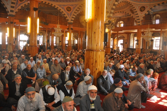 Vefat eden din görevlileri için mevlit okutuldu