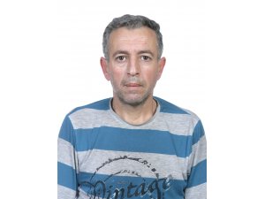 Kurtarmaya çalıştığı kamyonun altında can verdi
