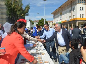 Karataylı kadınlardan aşure ikramı