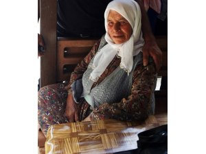 102 yaşındaki kadın kanepeden düşerek öldü