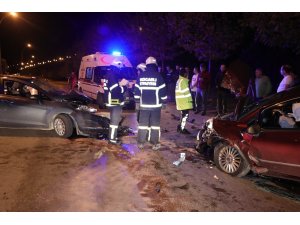Kocaeli’de iki otomobil kafa kafaya çarpıştı: 4 yaralı