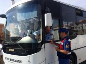Çeşme’de jandarma trafik ekipleri denetimlerini arttırdı