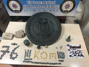 Tarihi eserlerle evini müzeye çevirdi