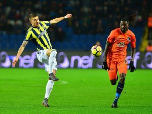 Fenerbahçe, evinde Başakşehir’e karşı kazanıyor