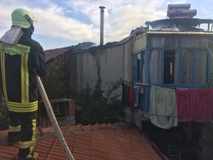 Denizli’de bir evin çatı katında yangın çıktı