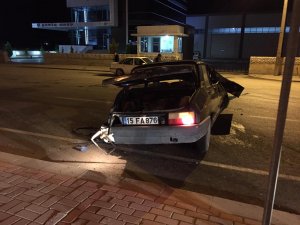Denizli'de kamyonla otomobil çarpıştı: 1 ölü